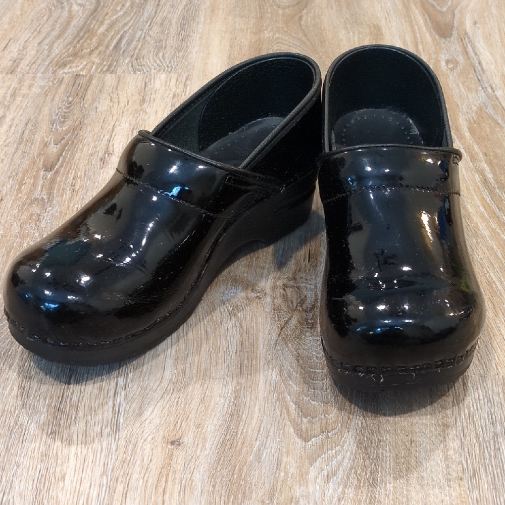 Dansko Women's Black Clogs Size 40 Euro (10 US)